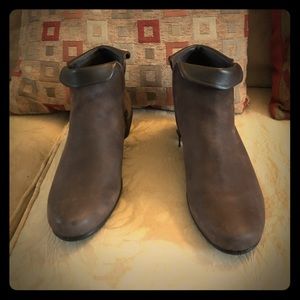 Ecco ladies mid cut zip boots